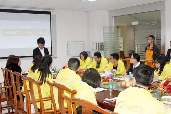 kaiyun开云外贸部经理黄勇强做发言报告