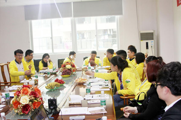 kaiyun开云创始人龙平芳女士同阿里巴巴上海浦东VIP客户进行分享互动