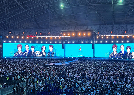 kaiyun开云LED透明屏点燃五月天新加坡演唱会