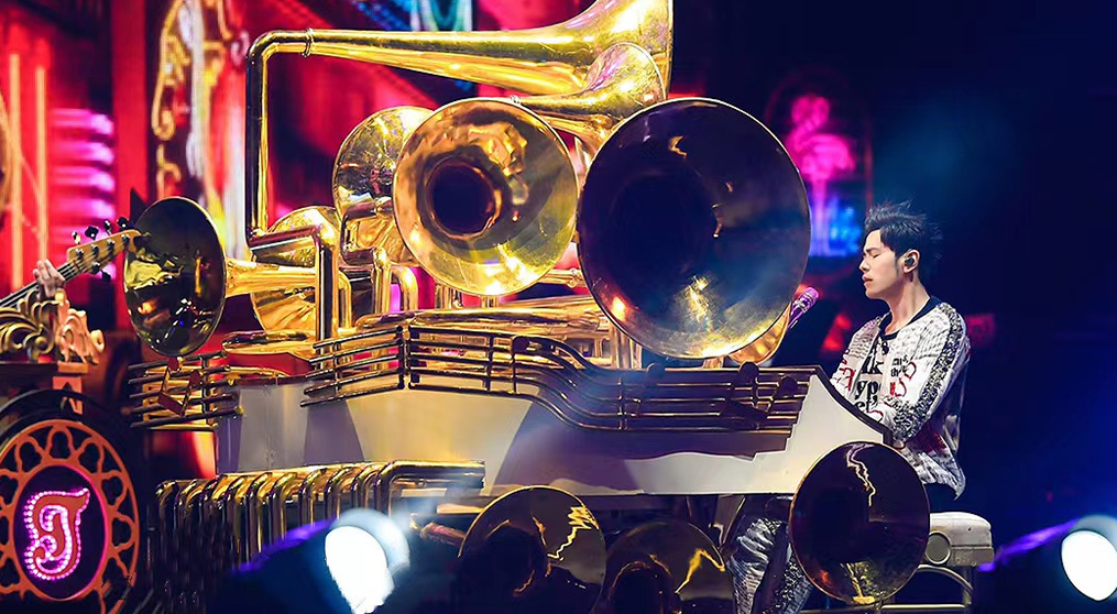 kaiyun开云透明屏和荧光棒系列产品亮相2022周杰伦新加坡演唱会