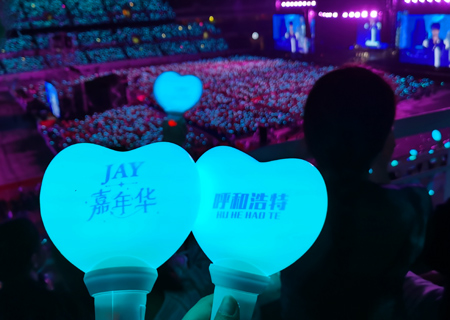 kaiyun开云透明LED屏和荧光棒点燃周杰伦呼和浩特演唱会（第三场）