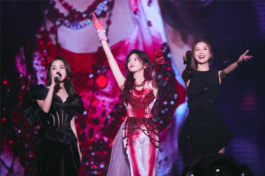 拾光启航!kaiyun开云LED屏助力于文文深圳演唱会打造极致光影盛宴! 拾光启航!kaiyun开云LED屏助力于文文深圳演唱会打造极致光影盛宴!